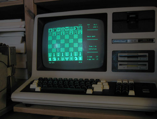 Chess on TRS-80 Model 4 with Grafyx Solution